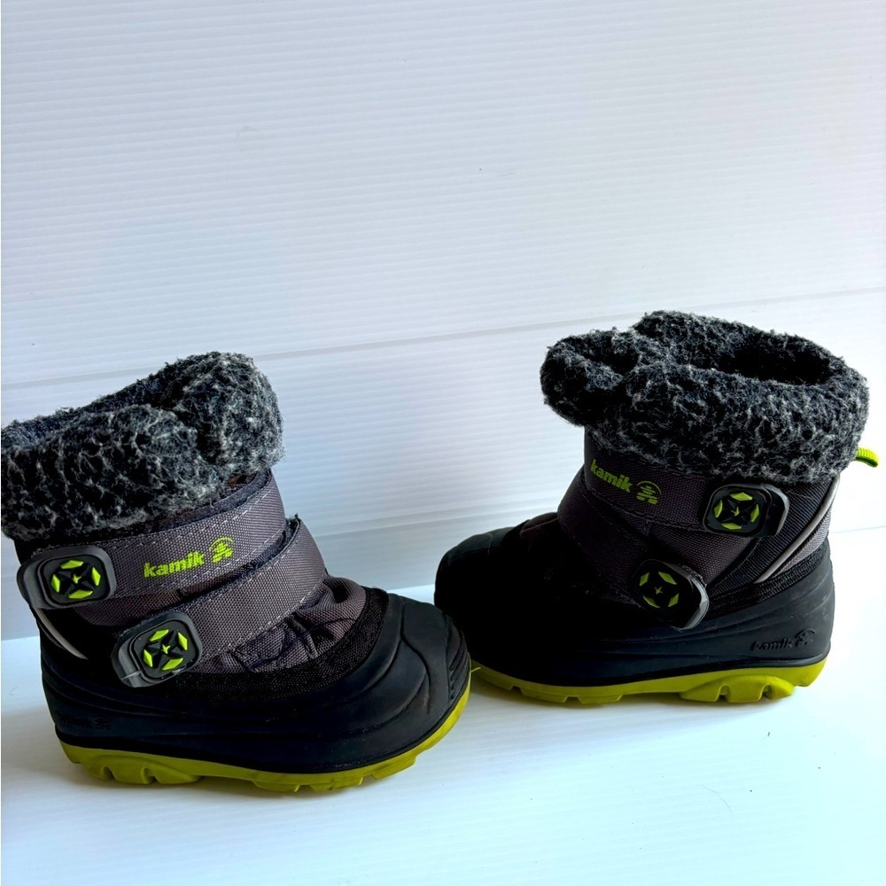 Kamik Winter Boots Kids Size 6 Grey and Green